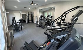 24/7 Fitness Center with WIFI and Cable TV