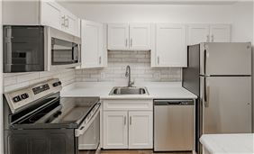 Prestige Kitchen Style (shown here in a 1-bedroom upper level floor plan)
