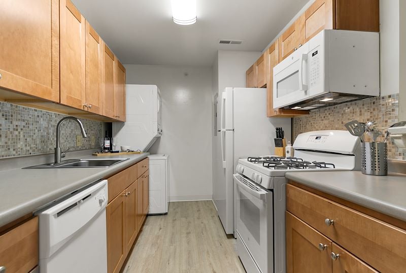 Amenities at California Apartments at Manor Communities, Absecon/New Jersey