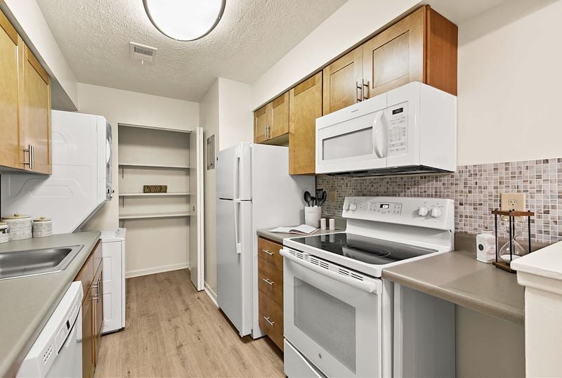 Apartment Features at Country Club Apartments at Manor Communities, Huntington/West Virginia