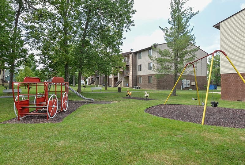 Amenities at Country Club Apartments at Manor Communities, Huntington/West Virginia