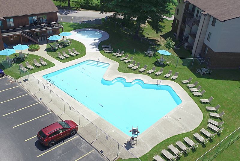 Amenities at Country Club Apartments at Manor Communities, Huntington/West Virginia