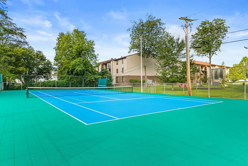 Amenities at Country Club Apartments at Manor Communities, Huntington/West Virginia