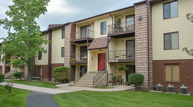 Apartment Exterior View of Country Club Apartments at Manor Communities, Huntington/West Virginia