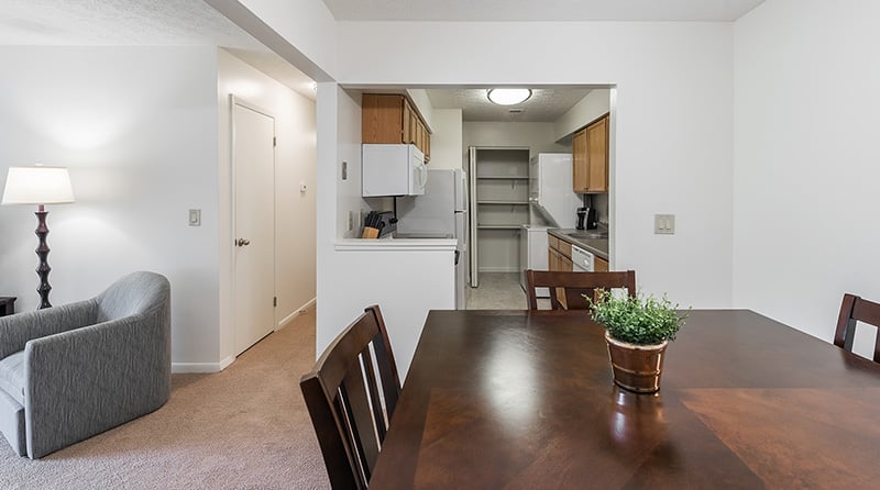 Dining Table at Country Club Apartments of Manor Communities, Huntington/West Virginia