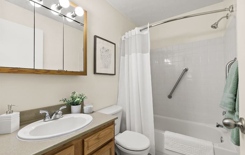 Furniture of Country Club Apartments at Manor Communities, Huntington/West Virginia