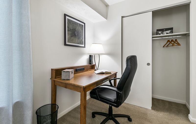 Furniture of Country Club Apartments at Manor Communities, Huntington/West Virginia