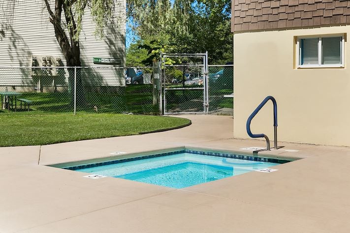 Amenities at California Apartments at Manor Communities, Absecon/New Jersey