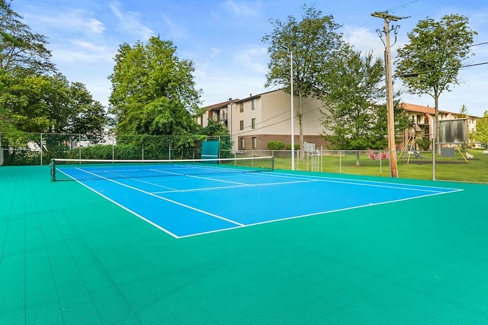 Amenities at Country Club Apartments at Manor Communities, Huntington/West Virginia