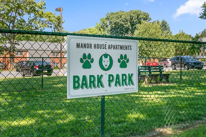 Community Highlights of Manor House Apartments 