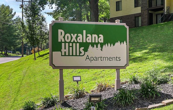 Exterior view of Roxalana Hills Apartments at Manor Communities, Charleston/West Virginia