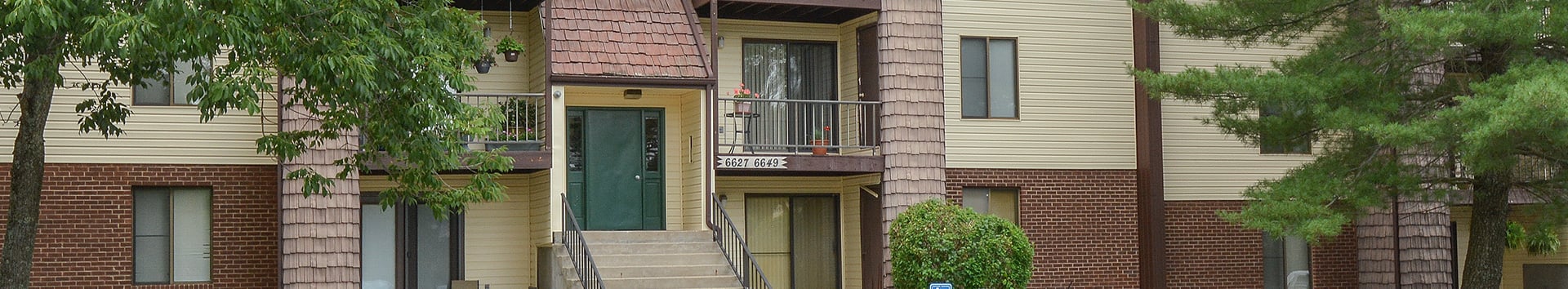 Apartment Exterior View of Country Club Apartments at Manor Communities, Huntington/West Virginia