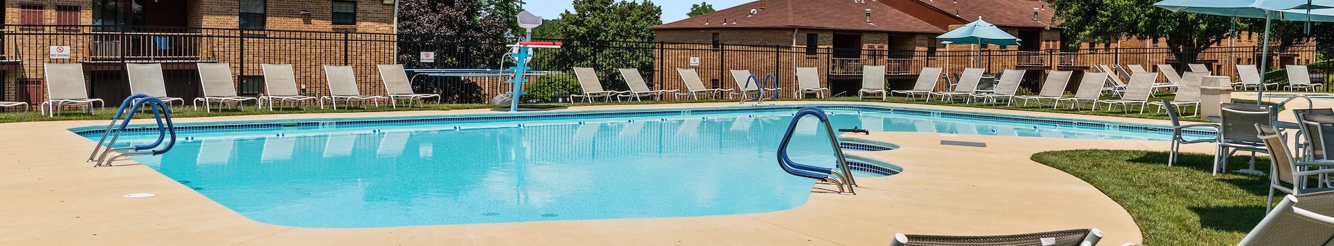 Swimming Pool of of Powder Mill Apartments at Manor Communities, York/Pennsylvania