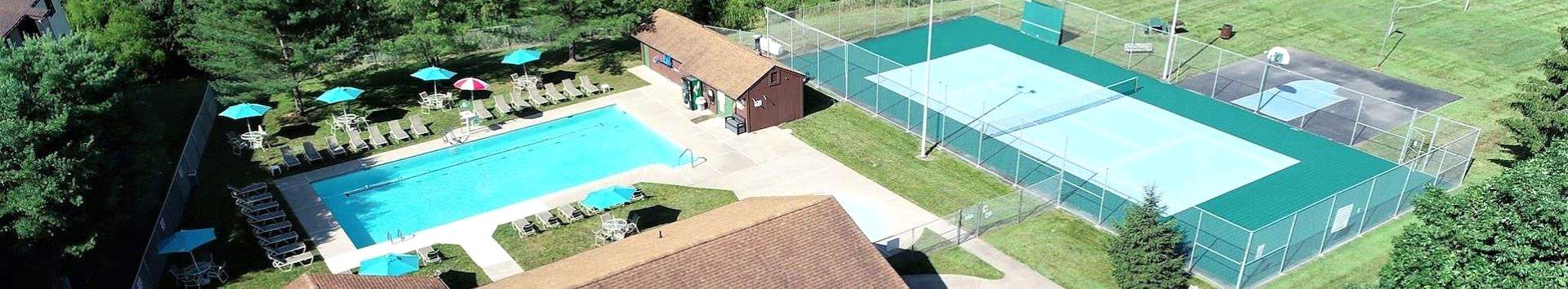 Swimming Pool of Pikeview Manor Apartments at Manor Communities, Beckley/West Virginia