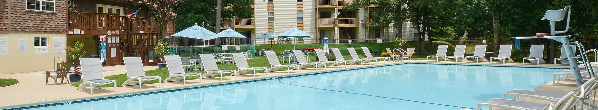 Swimming Pool of California Apartments at Manor Communities, Absecon/New Jersey